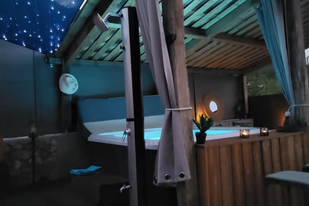 L'Antre Deux Pierres, Romantisme, Jacuzzi Exterieur, Plateau Dinatoire Bouyon 外观 照片